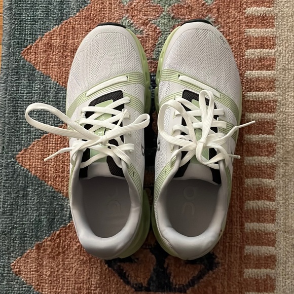 On cloud - Picture 2 of 7